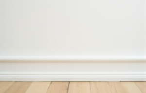 coller plinthe en bois